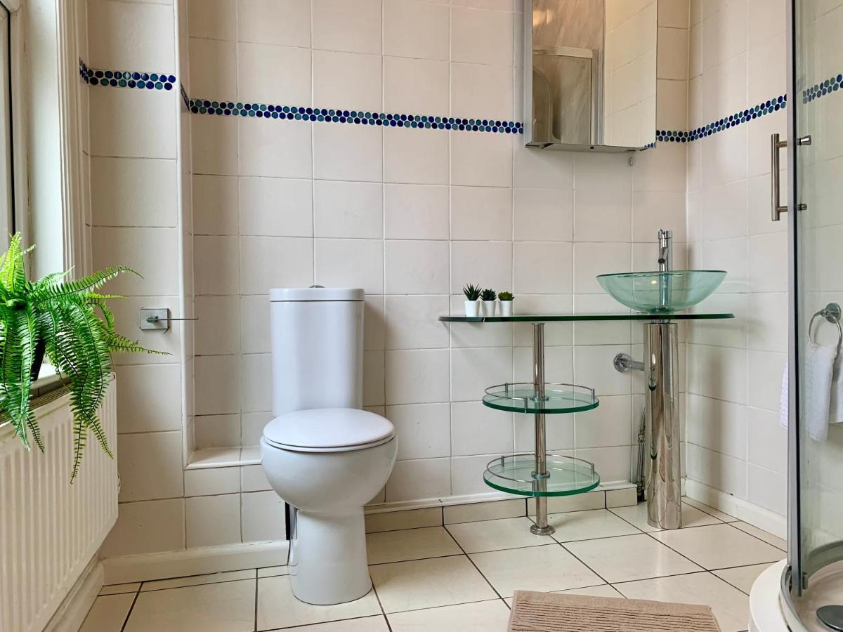 Somerford Place - 6 Beds - Sleeps 12 - Parks 2-3 Cars/Vans Willenhall Exteriér fotografie
