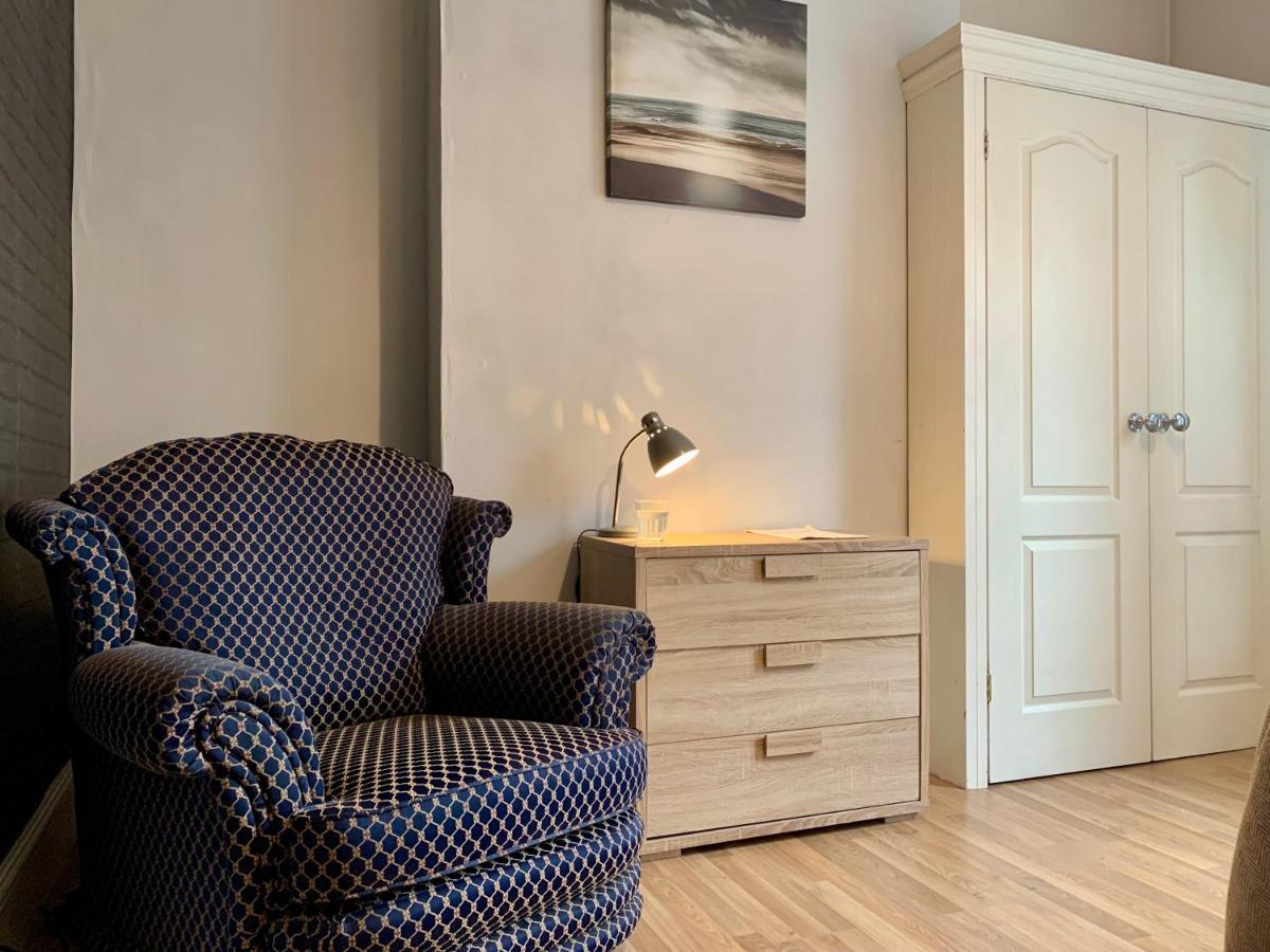 Somerford Place - 6 Beds - Sleeps 12 - Parks 2-3 Cars/Vans Willenhall Exteriér fotografie