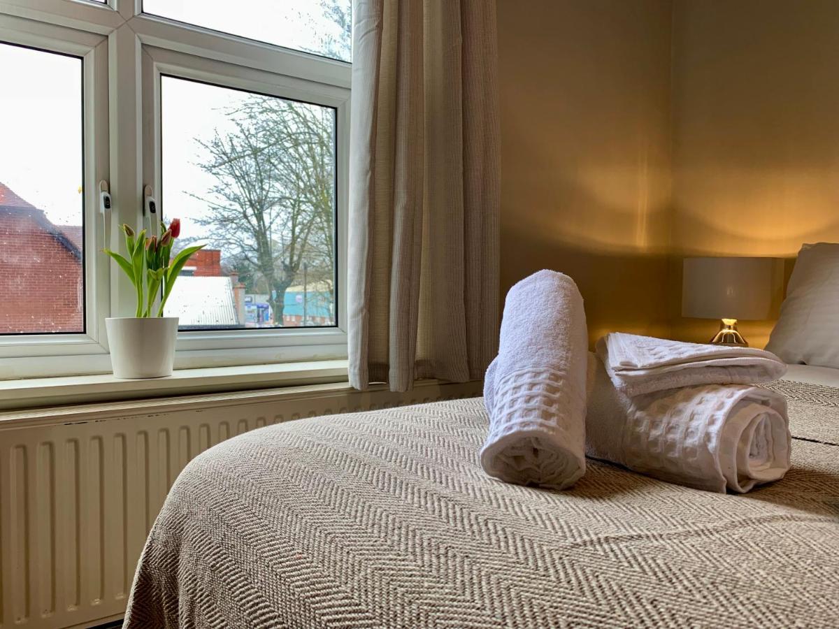 Somerford Place - 6 Beds - Sleeps 12 - Parks 2-3 Cars/Vans Willenhall Exteriér fotografie
