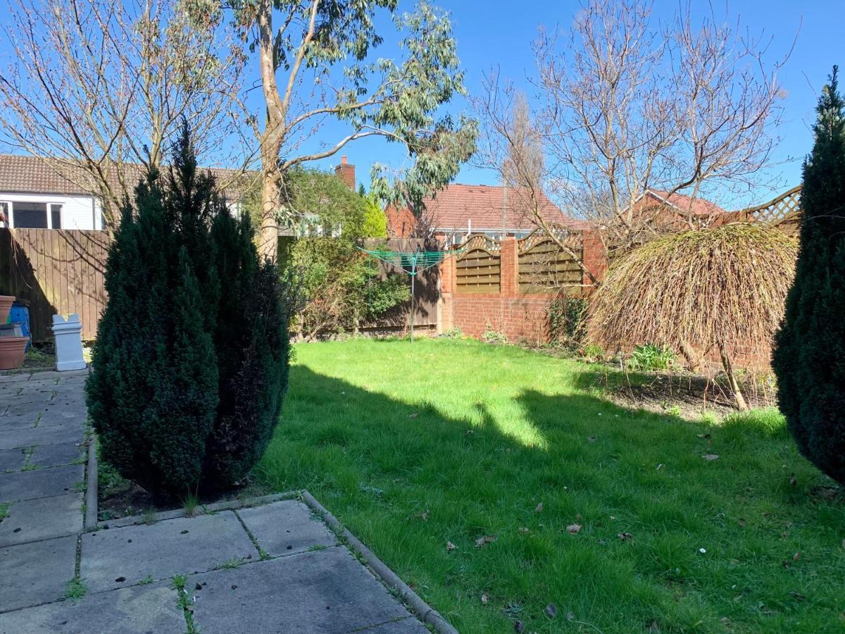 Somerford Place - 6 Beds - Sleeps 12 - Parks 2-3 Cars/Vans Willenhall Exteriér fotografie